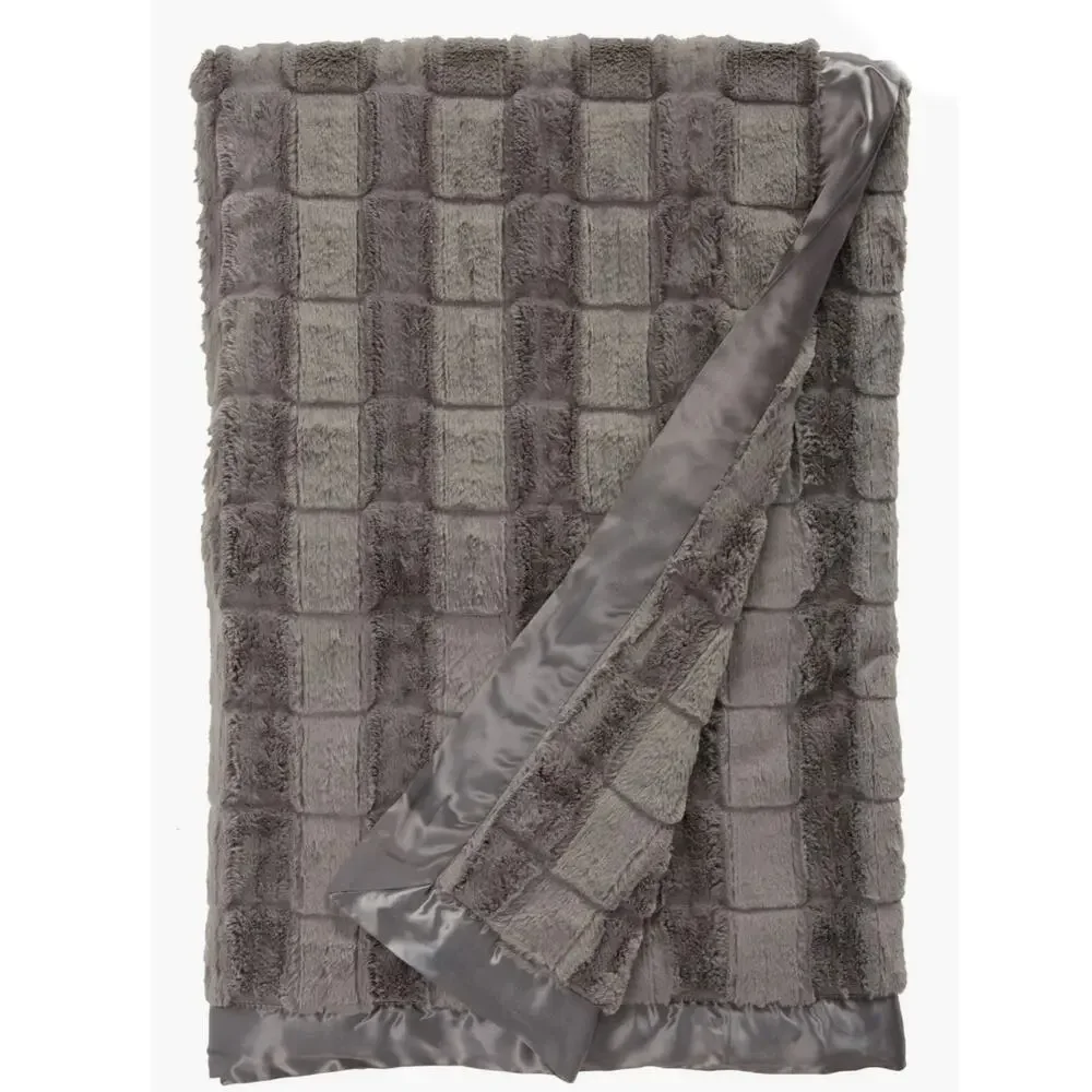 Giraffe at Home Luxe Waterfall Checkered Gray Throw Blanket NWT
